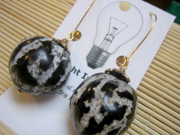 Hawaiian kukui nuts and brass with 18K gold plated earwires